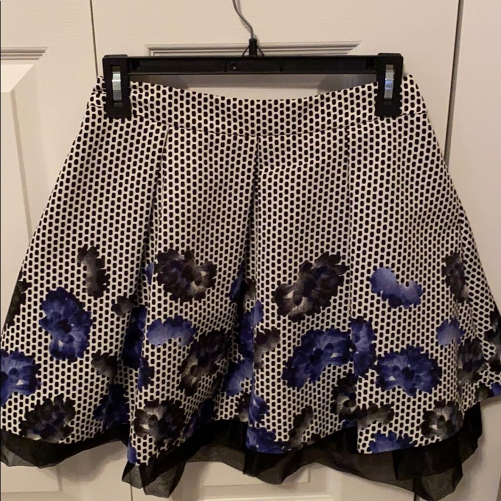 Express size 2 skirt with pockets!